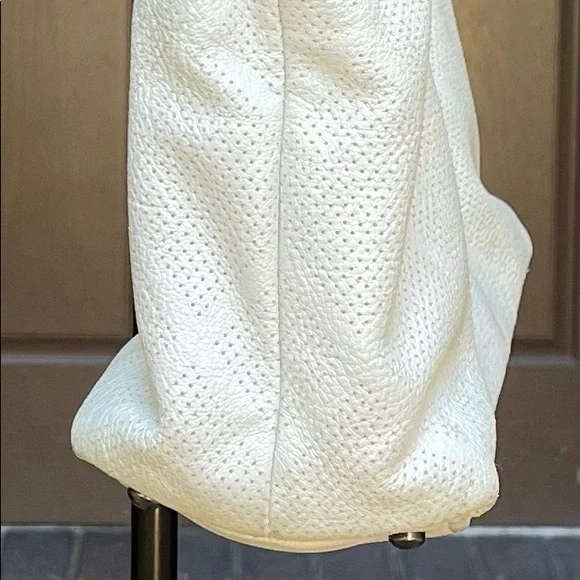 Chanel white lambskin leather tote - Picture 12 of 16